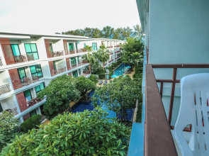 Chic Condo Just 100m from the Shore c130