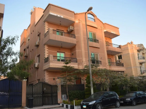 Travelholic Hostel