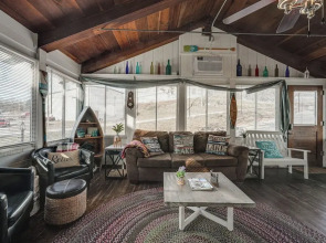 Inviting Cabin ~ 11 Mi to Silverdollar City