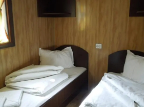 Hotel Plutitor Delta Ways