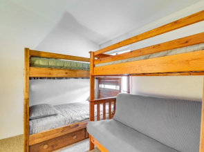 Swiss Mtn Condo: 3 Mi to Seven Springs Resort