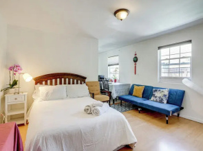 5 Mi to Dtwn Oakland: Studio w/ Shared Patio