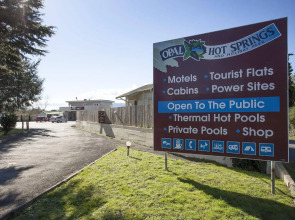 Opal Hot Springs & Holiday Park