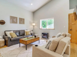 Deck, Hot Tub & Views: Sleek Getaway in Index!