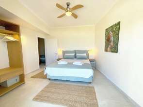 Beachfront 4-bed Luxury Suite - Agios Gordios Corfu Greece