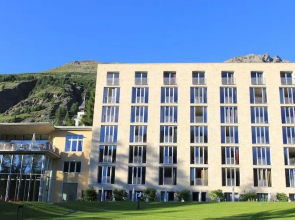 Hotel S