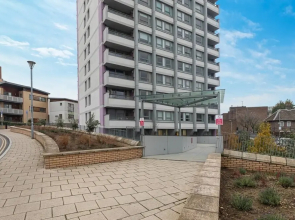 Lovely 2-bed Flat w/ Terrace in Bow, East London