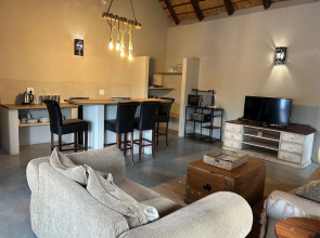 Leadwood Tree Safari Lodge