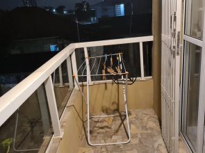 Kitnet casal e apartamento com lareira e vista jardim