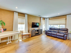 Hawthorne Home w/ Covered Patio & Basketball Court