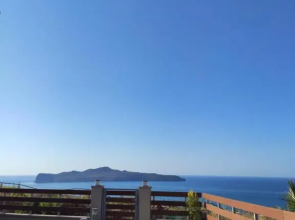 Wish sea and mountain view