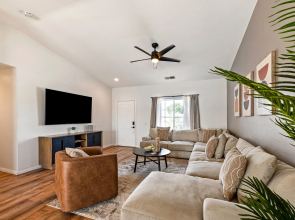 Montego by Avantstay Private Yard w/ Pool & Hot Tub