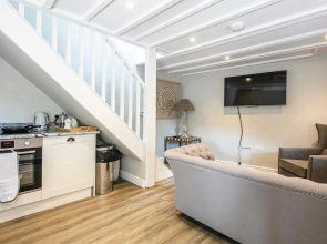 The Artists Loft - a superb cottage sensitively converted from a Grade II Listed 17th Century building