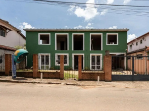 Casarão ESPAÇOSO a 800m do centro, 8 hospedes, pet friendly, garagem para 3 carros