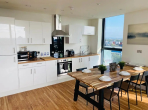 Luxury Penthouse Manchester With Balcony Views