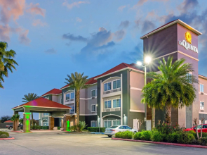La Quinta Inn & Suites by Wyndham Winnie