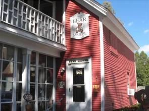 Hugging Bear Inn and Shoppe