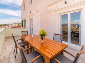 Sutivan Sea Terrace Apartment