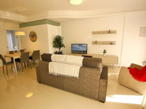 Pepper Street Apartment