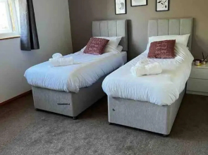 Spacious 3-bed House in Swindon