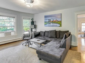 2 Mi to Dtwn! Walkable Minneapolis Apt w/ Deck