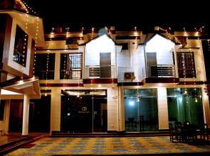 Hotel Aayes & Resort