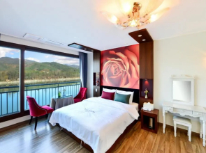 Moonlight Blue Pension