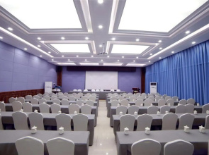 Huiqian Group Hotel (Shaotong Huandong)