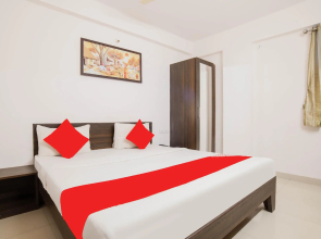 OYO 79670 Flagship Hotel Blue Tick