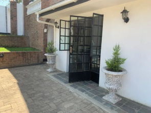 The Leslie - Bed & Breakfast