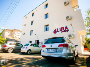 Lira Holiday