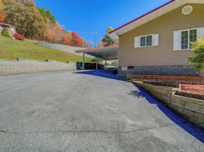 Laptop-friendly Appalachian Mountain Retreat!