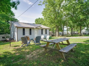 Lakefront Cabin in Dandridge w/ Fire Pit & Grill!