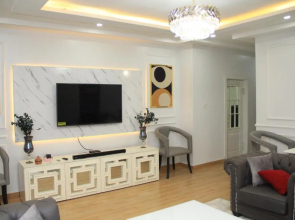 Harold's Exquisite Apartment