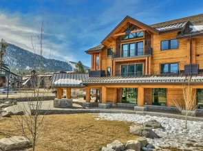 LuxuryÂ 4br  Steps From Heavenly Village & Gondola 4 Bedroom Condo by RedAwning