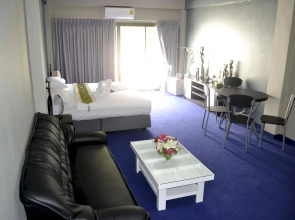 The Lounge Hotel