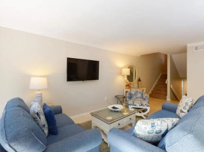 213 Turnberry Village