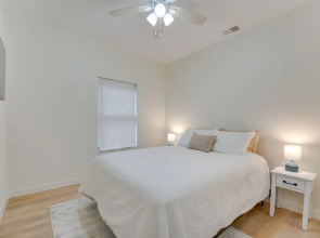 St Clair Apartment - Walk to River & Boardwalk!
