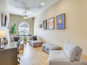 Pool & Putting Green: Goodyear Home on Golf Course