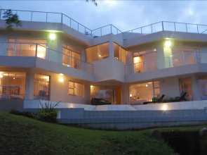 Ballitoville Big Family Villa