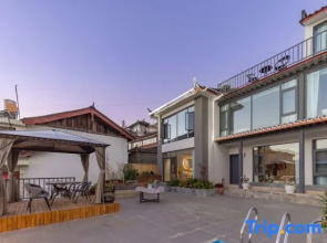 Lijiang Hourglass and Jun View Homestay