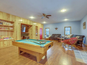 Lovely Interlaken Home w/ Fire Pit & Yard!