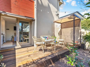 St Kilda Stylish Studio Apartment