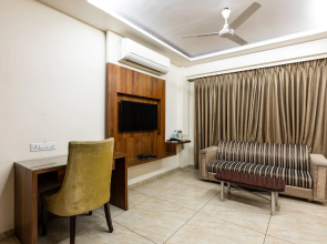 OYO Townhouse 620 Hotel Surya