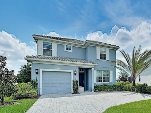 Storey Lake All-suite W/ Private Pool & Spa 5 Bedroom Home