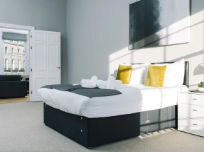 JOIVY Apartments - Huge 5* Georgian Apartment - Great Location