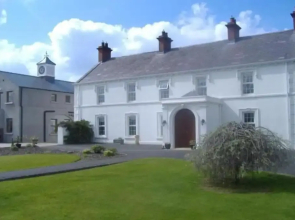 Luxury 3 Bed Cottages Near Hillsborough Palaces