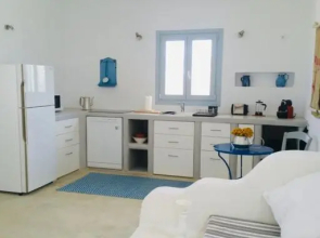 VILLA THEIA - SELENE , appartement de charme pour 4 à 6 personnes prés de la plage et du village de Koufonissi