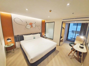 The Quart Ruamrudee by UHG