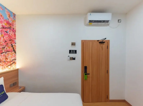Urbanview Hotel R House Batuaji